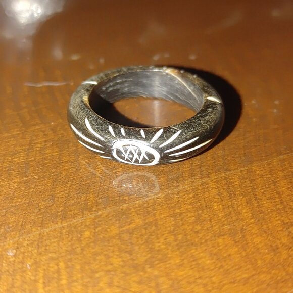 Wooden Ring Handcrafted Black White Tribal Pattern Lightweight Durable Size 7.5 - Picture 5 of 10